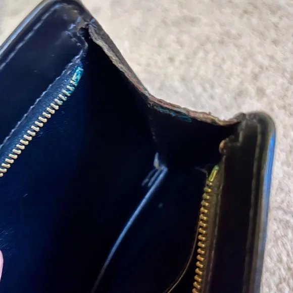 Authentic Louis Vuitton Epi Clutch - Picture 8 of 16